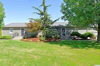 Building Photo - Charming Richland Home with Spacious Layou...