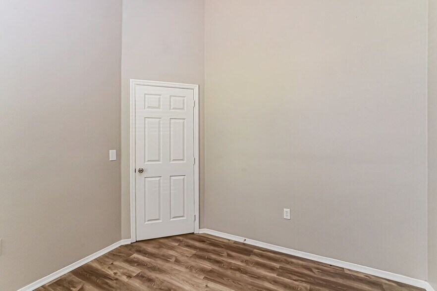 Building Photo - 10924 Pinewood Cove Ln