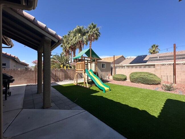Building Photo - UPGRADED SINGLE STORY HOME WITH 4 BEDS, 2....