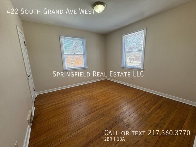 Building Photo - Spacious 2 Bed, 1 Bath Upper Duplex with H...