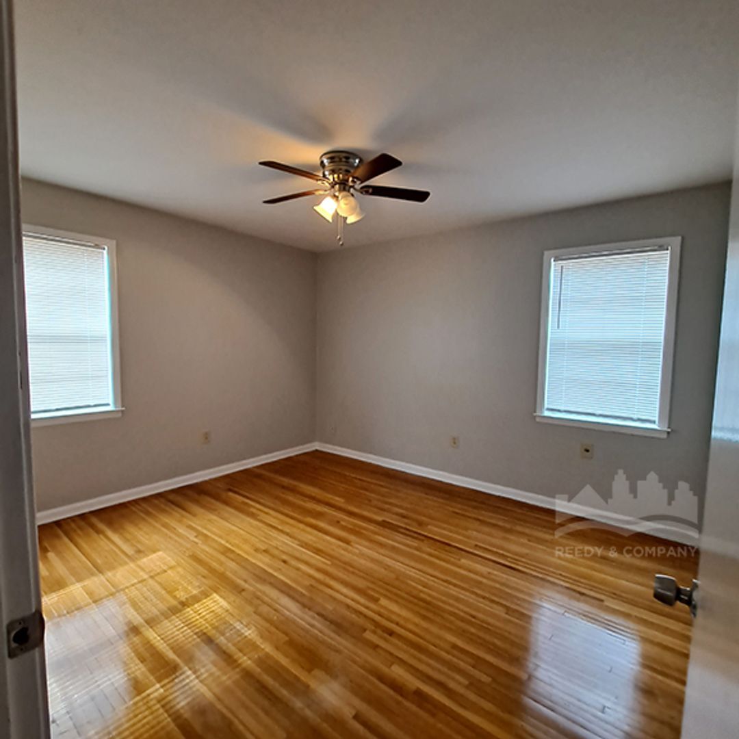 Building Photo - 3743 Lakehurst Dr