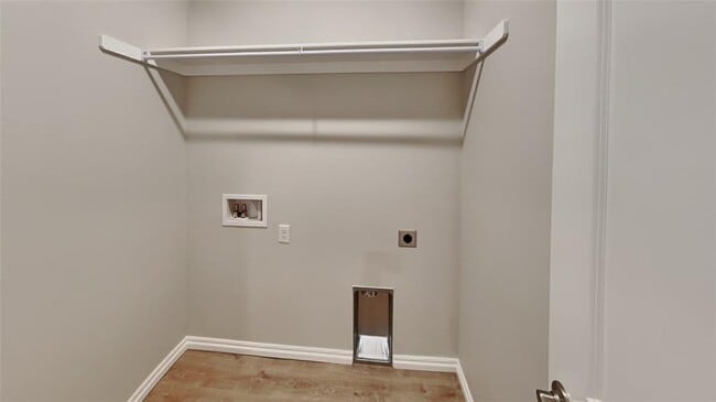 Building Photo - 6817 Labelle Dr