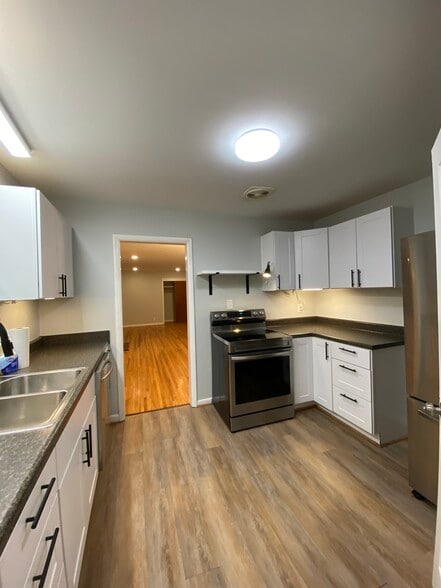 Building Photo - 918 N Graycroft Ave