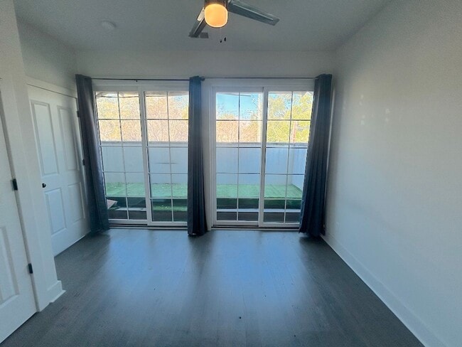 Building Photo - 2 BEDROOM | 2.5 BATH | BALCONY