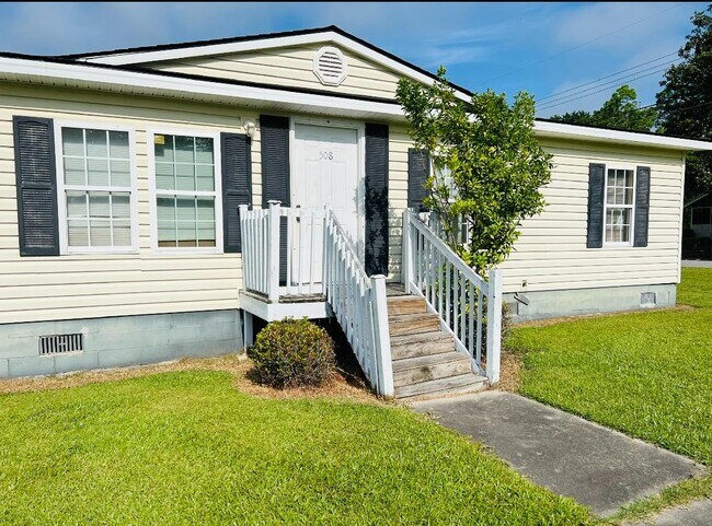 Building Photo - 502 9th St SW