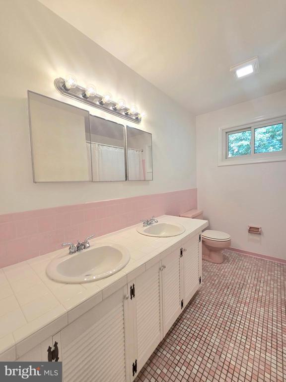 Building Photo - 111 Tamarisk Ct