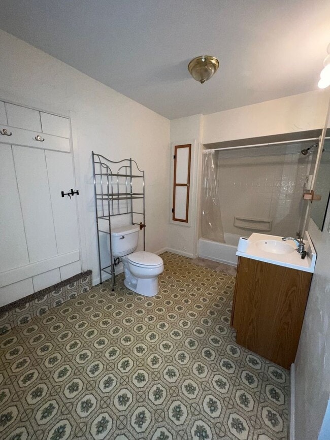 Building Photo - 46-48 N Main St