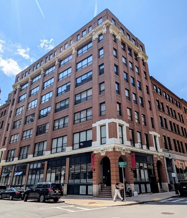 Building Photo - 121 Beach St