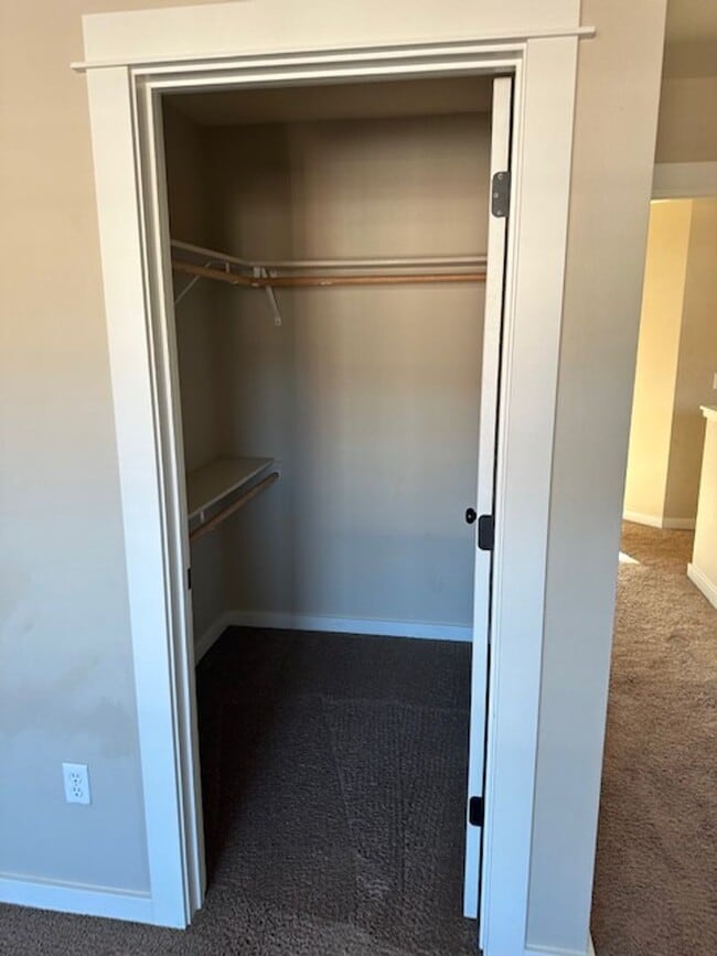 Building Photo - Townhouse