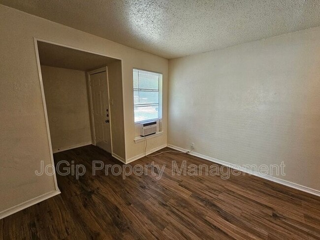 Building Photo - 6540 Hollis Ave