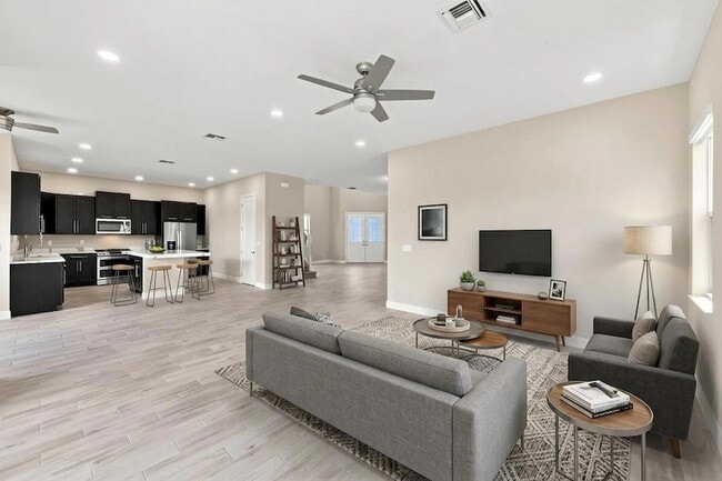 Building Photo - 5608 Macoon Wy