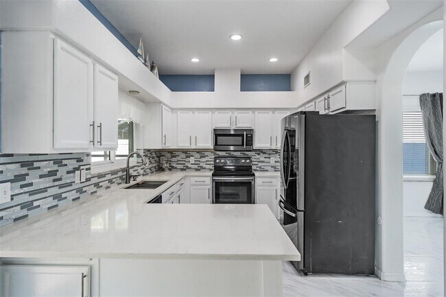 Building Photo - 380 Rosalind Ln
