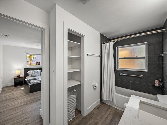 Building Photo - 7125 Shore Dr S