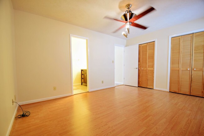 Building Photo - Longleaf Villas