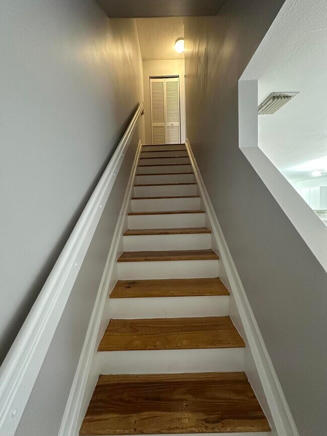 Building Photo - 6856 Mill Brook Pl
