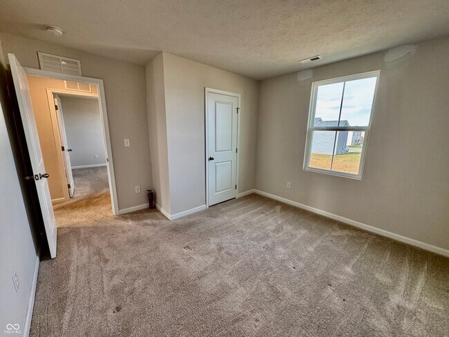 Building Photo - 830 McArthur Dr