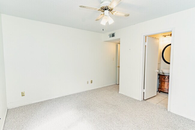 Building Photo - 178 Ingleoak Ln