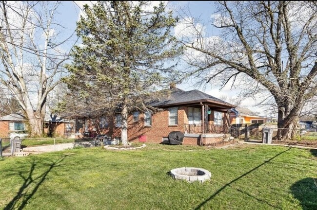 Primary Photo - 1604 N Riley Ave
