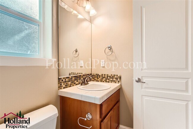 Building Photo - Your Dream Home Awaits – Spacious, Inviting & Full of Charm!