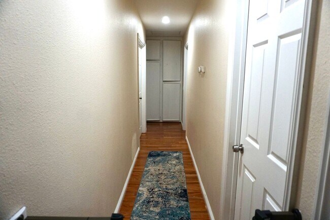 Building Photo - Quaint Four Bed/ Two Bath in Oceanside