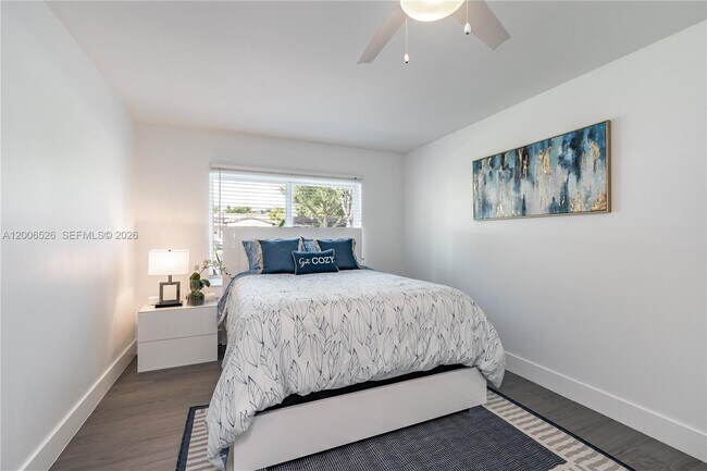 Building Photo - 4212 Van Buren St