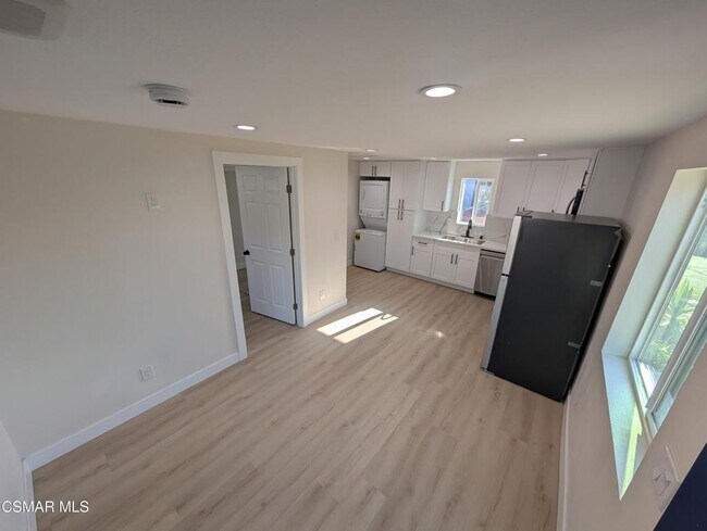 Building Photo - 16430 Clymer St