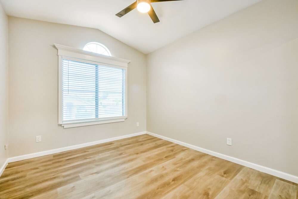Building Photo - 1297 E Tradewind Dr