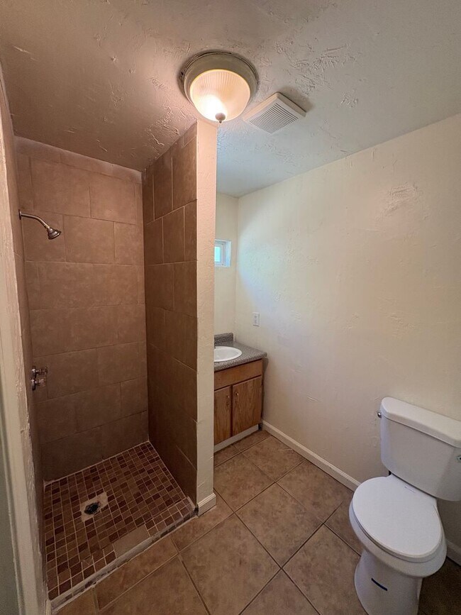 Building Photo - 1265 I St