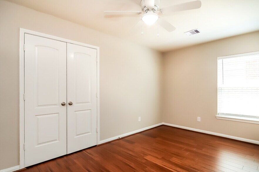 Building Photo - 12066 Quartersawn Ln