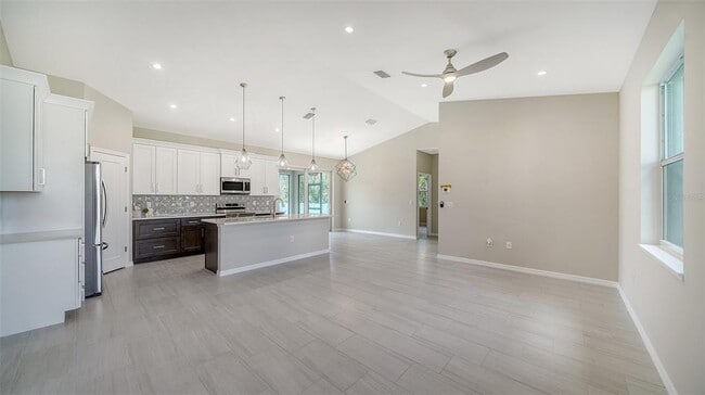 Building Photo - 6227 Tropicaire Blvd