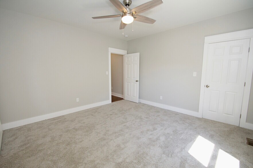 Bed 2 - 2404 Jefferson Ave