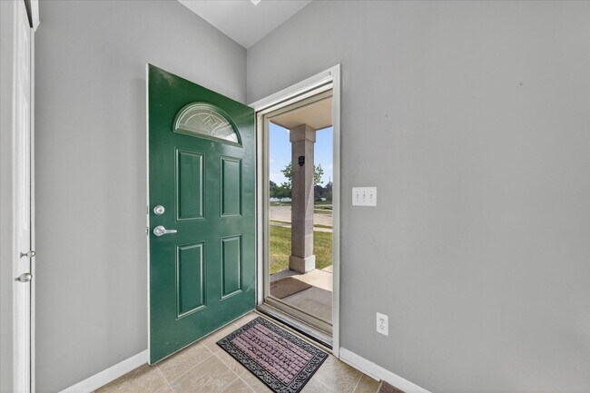 Building Photo - 23668 Northstone Village Dr
