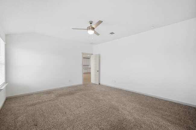 Building Photo - 818 Starcross Bnd Dr