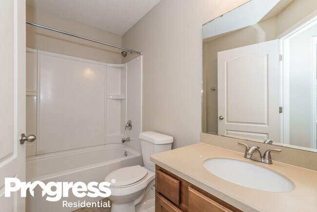 Building Photo - 15846 Canoe Creek Dr