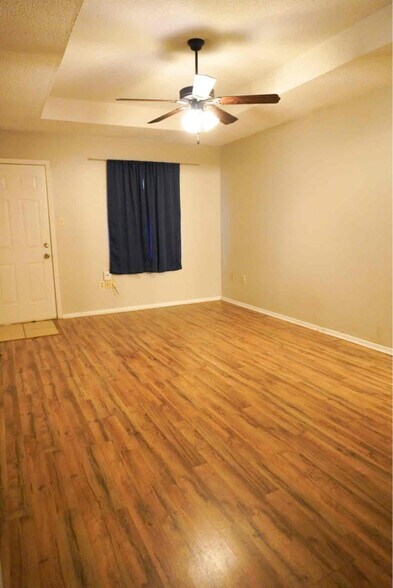 Building Photo - 8539 Longwood View Ave