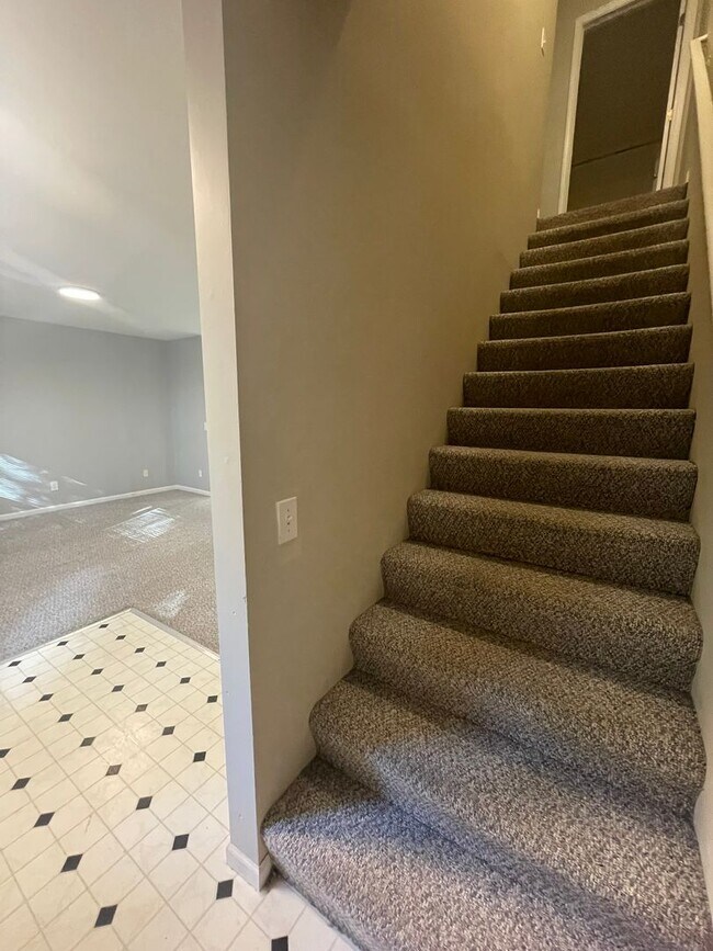 Building Photo - 230/232 Brookridge Ct.