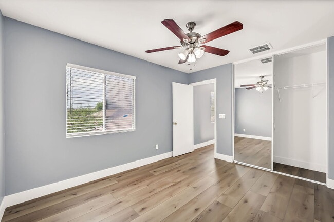Building Photo - 2422 E Olivine Rd