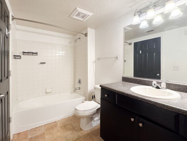 Building Photo - The Grande Downtown - Spacious 1/1 in the heart of Downtown Orlando!