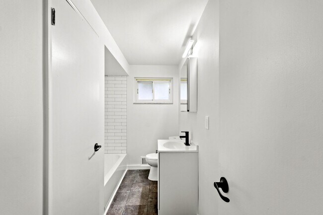 Building Photo - READY FOR MAY 15TH!! STUNNING & UPDATED 3-BEDROOM IN WHITE OAK!