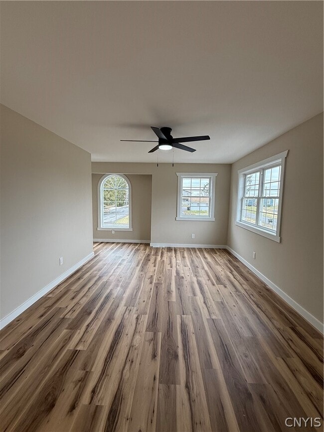 Building Photo - 6996 Lakeshore Rd