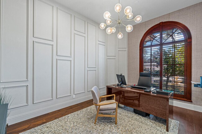 Building Photo - 2280 Queen Palm Rd