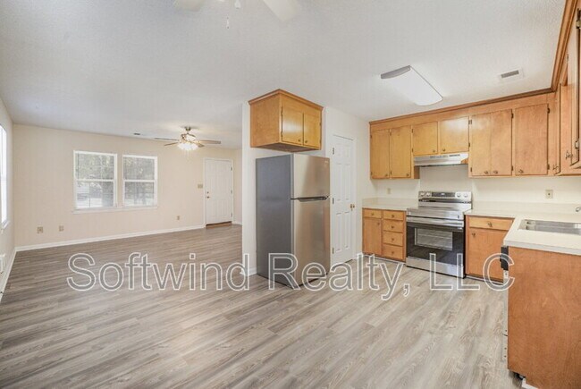 Building Photo - 290 South Cir NW