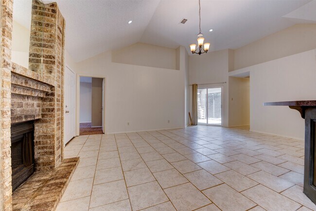Building Photo - 1906 Woodhue Dr