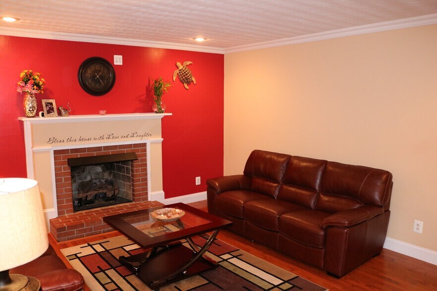 Building Photo - 7805 Howard St