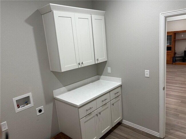 Building Photo - 19 Boreland Ln