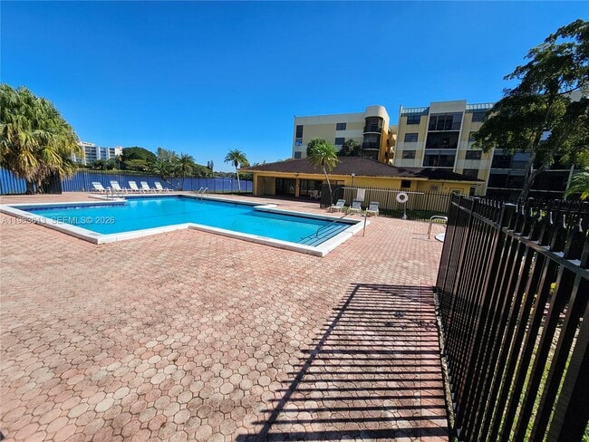 Building Photo - 6575 W Oakland Park Blvd