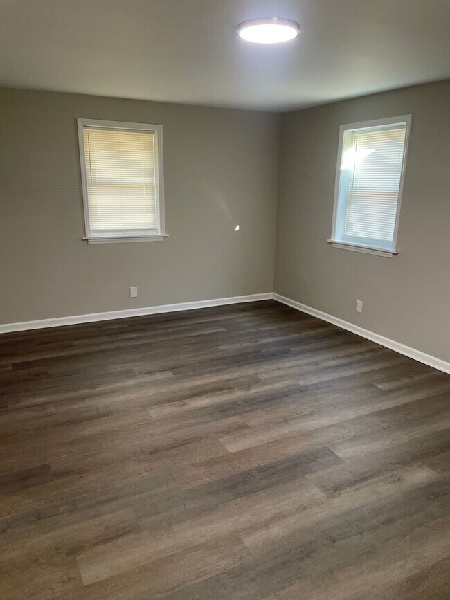 Building Photo - 203 Beechwood Cir