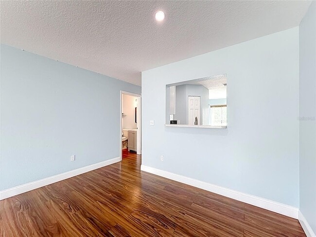 Building Photo - 2260 Grenwich Ave