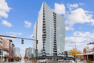 Building Photo - 2 bedroom in Bellevue WA 98004