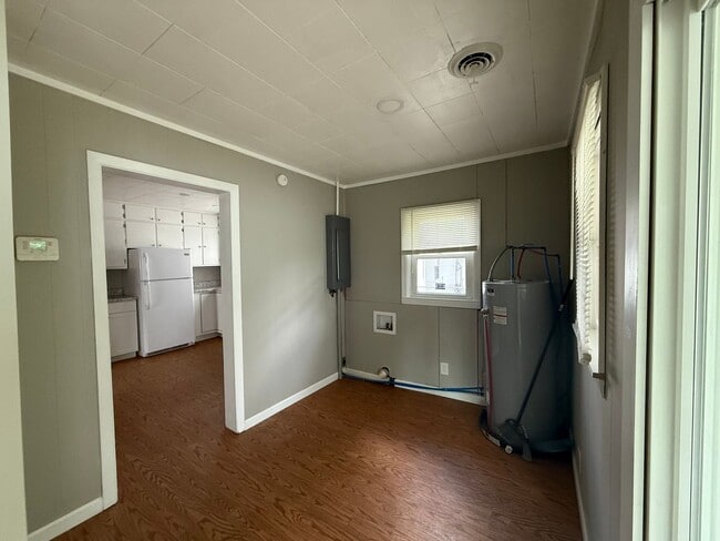 Building Photo - 3 Bedroom 2 Bath Home Kingsport, TN